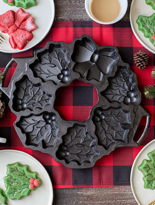 Lodge Seasoned Cast Iron Holiday Wreath Pan